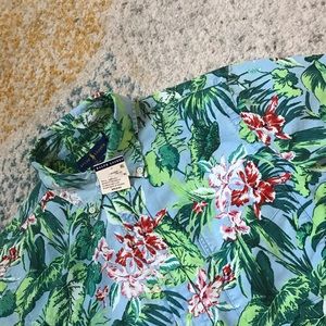 Ralph Lauren slim fit short sleeve shirt w/ pocket never worn- still with tags